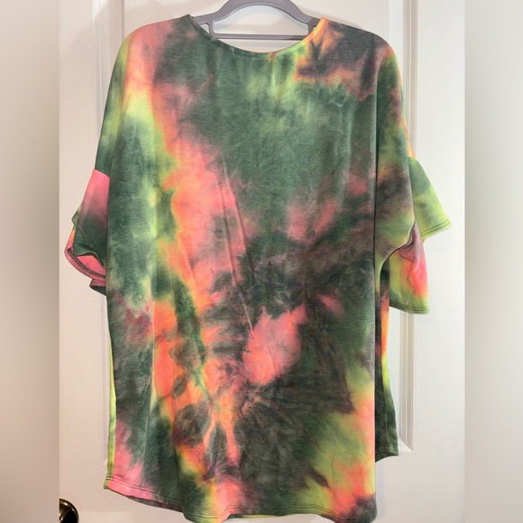 2X Tie-dyed short ruffled sleeve, terry material, EUC - Picture 2 of 7